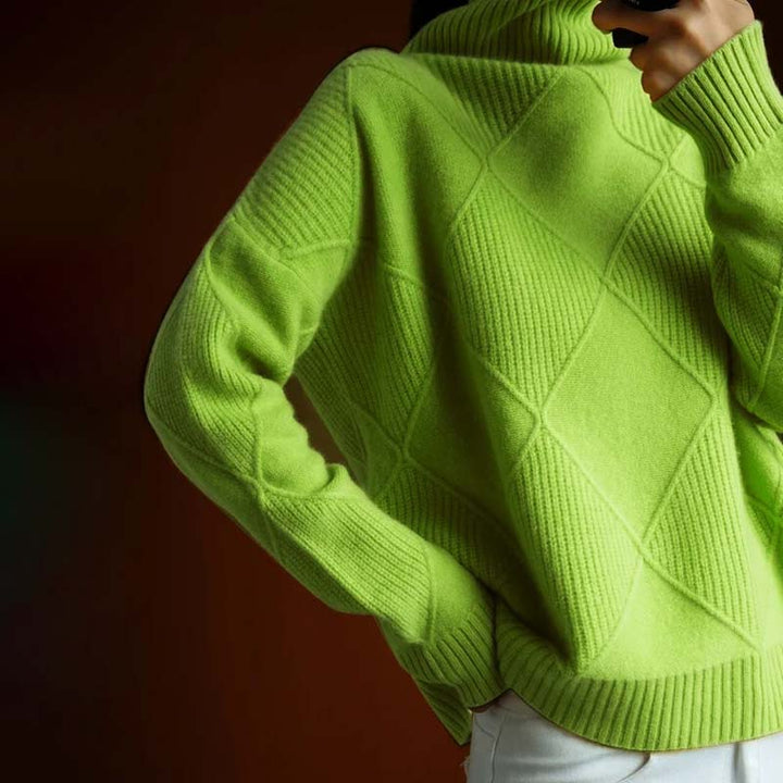 Structured Women's Turtleneck Sweater with Geometric Pattern - Soft and Elegant