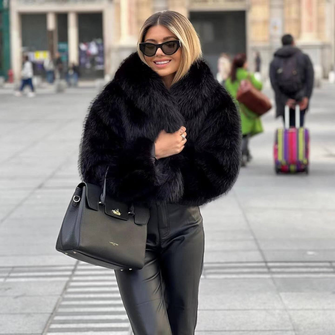 Elegant Luxurious Women's Winter Jacket with Faux Fur