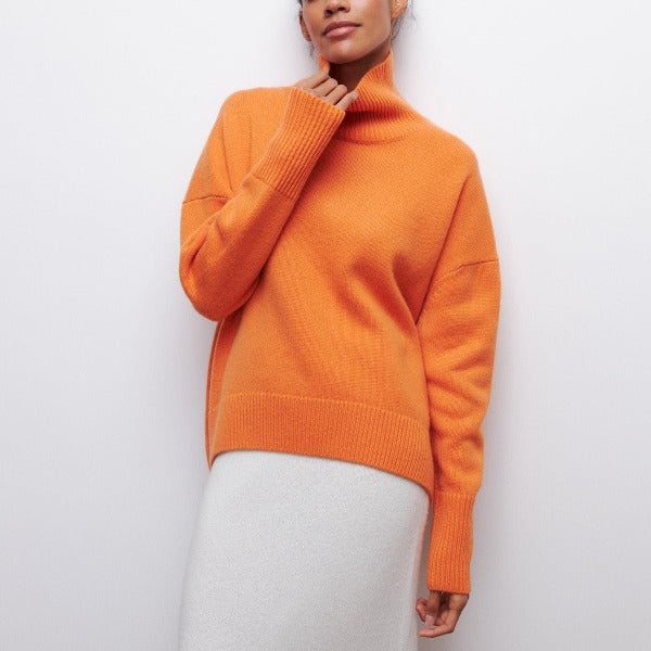 Elegant Women's Turtleneck Sweater - Soft and Versatile