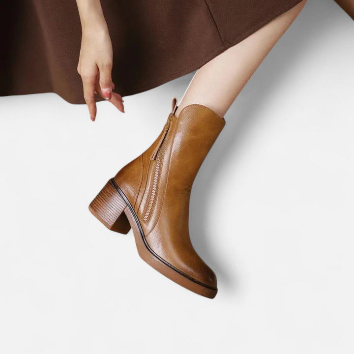 Elegant Women's Flat Boots with Round Toe