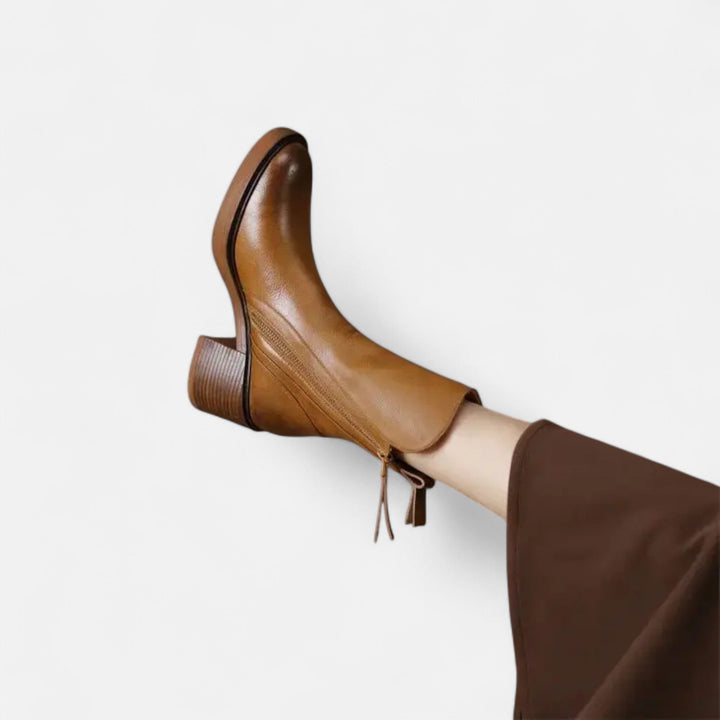 Elegant Women's Flat Boots with Round Toe