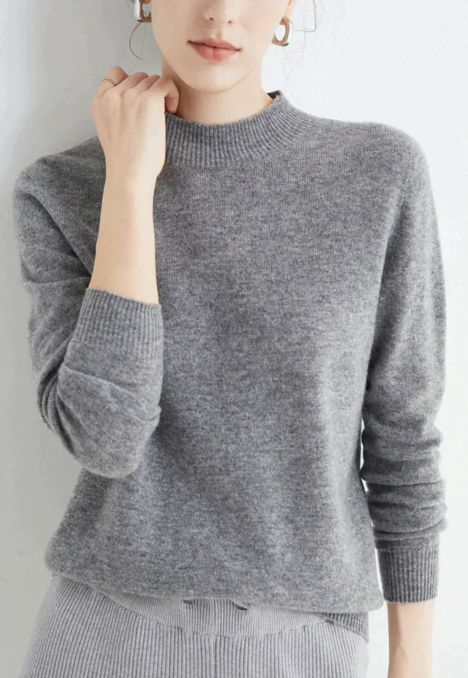 Elegant Women's Cashmere Sweater - Luxuriously Soft and Timeless