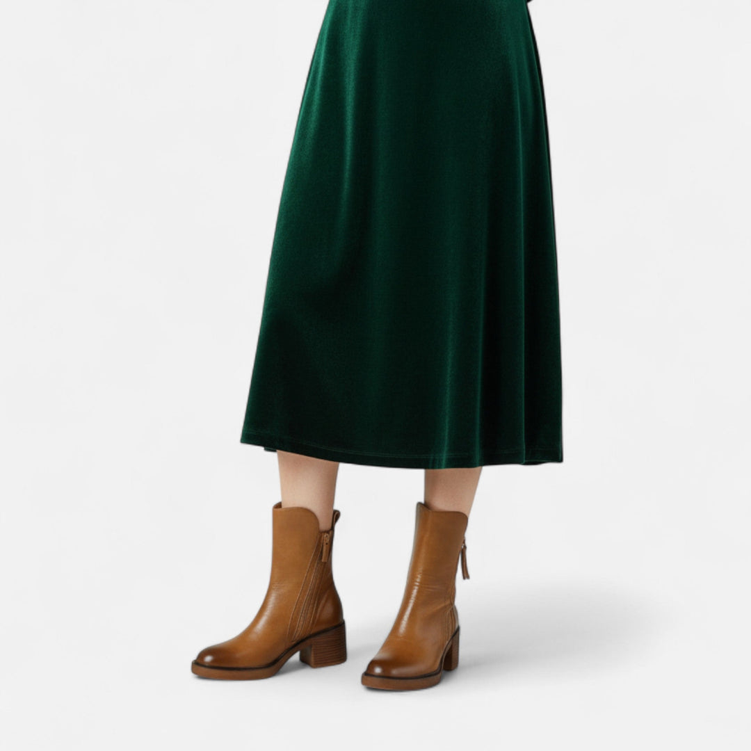 Elegant Women's Flat Boots with Round Toe