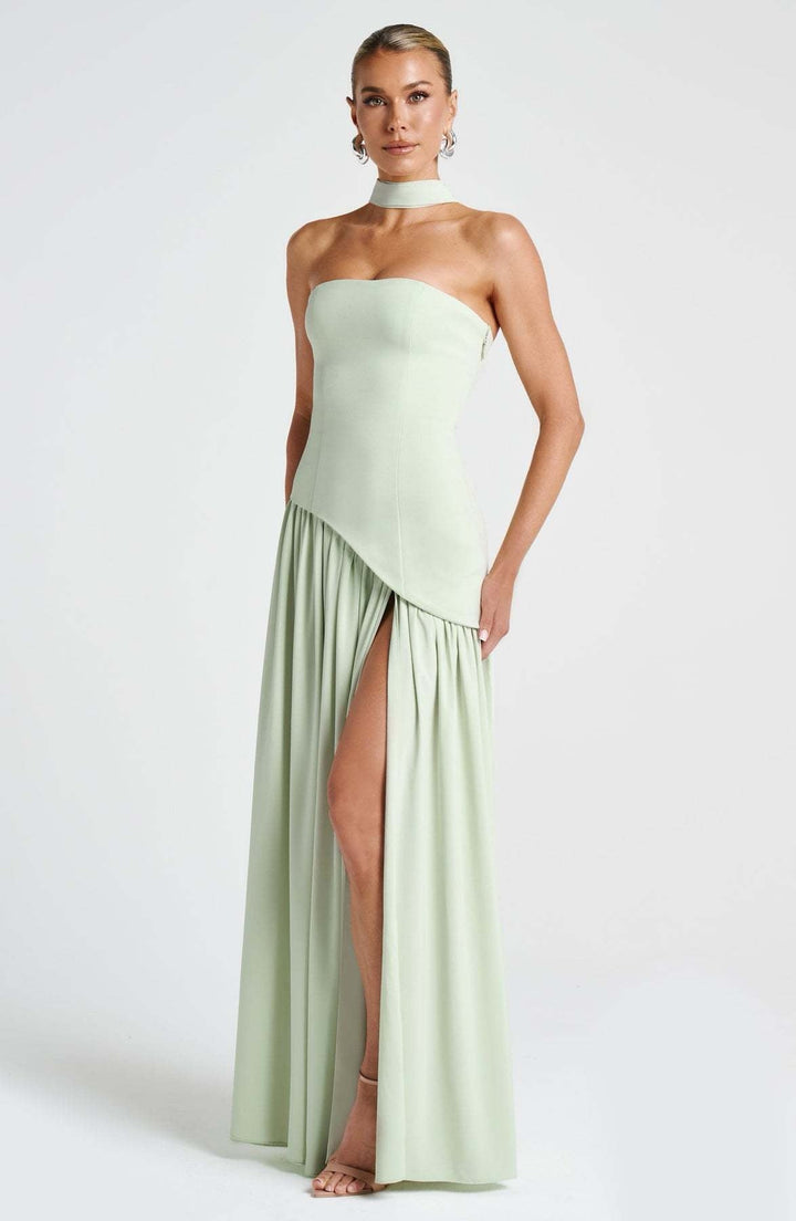 Elegant Flowing Women's Maxi Dress