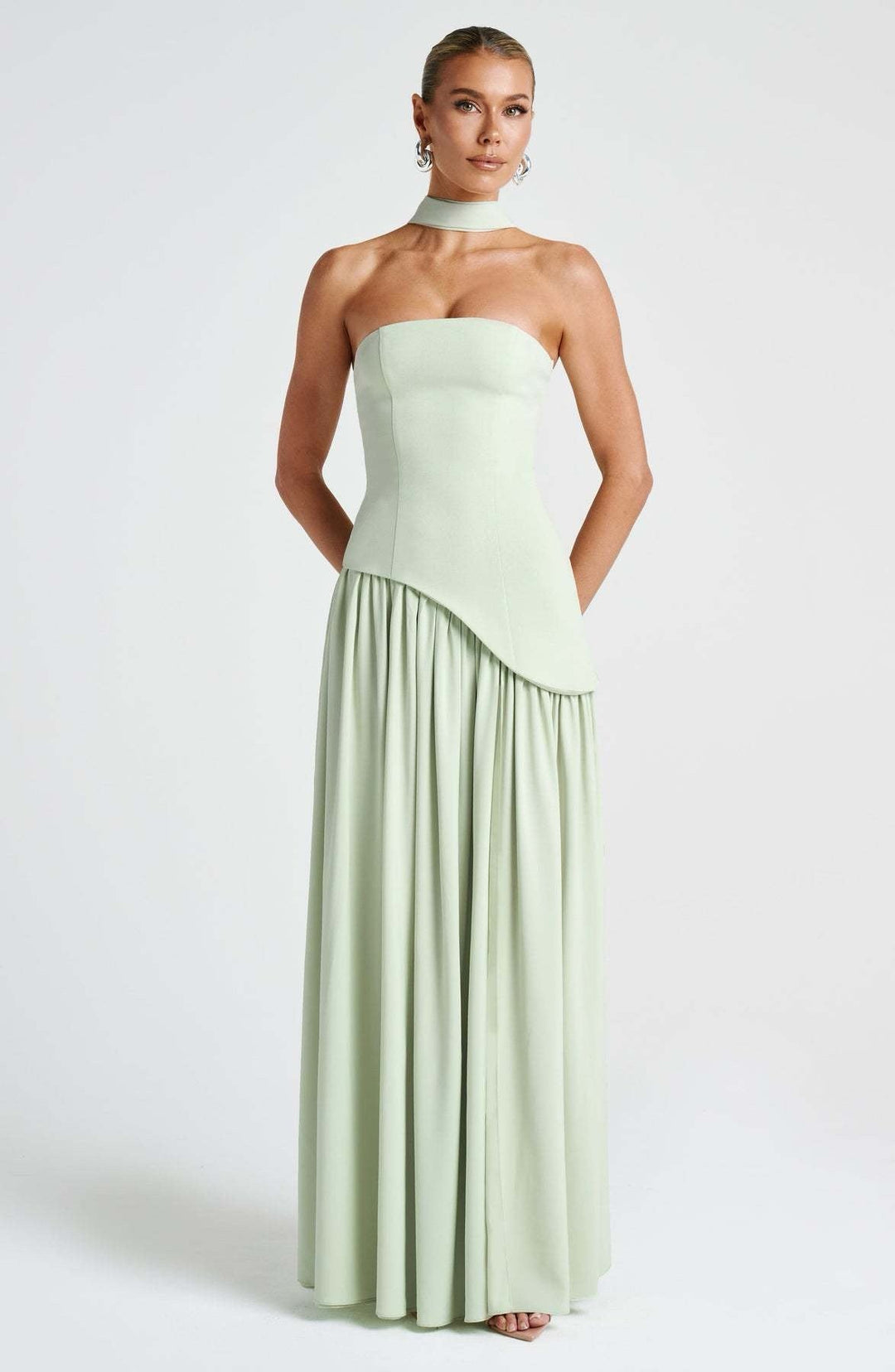 Elegant Flowing Women's Maxi Dress