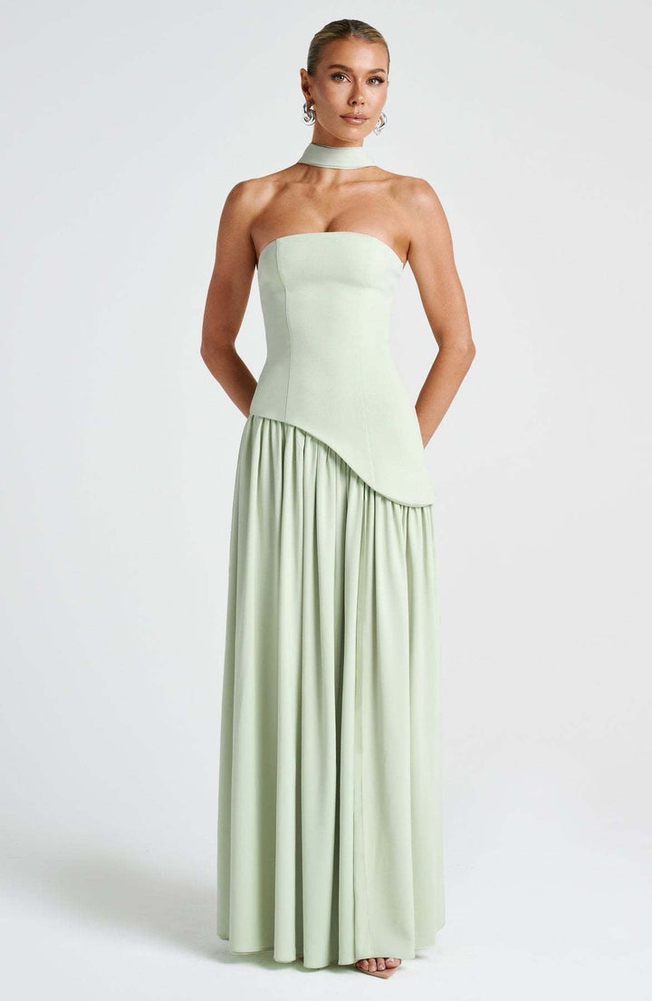 Elegant Flowing Women's Maxi Dress