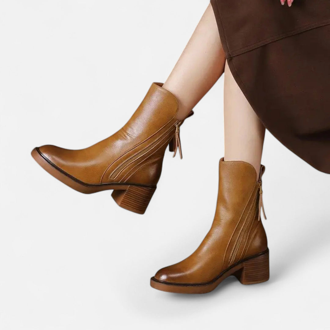 Elegant Women's Flat Boots with Round Toe