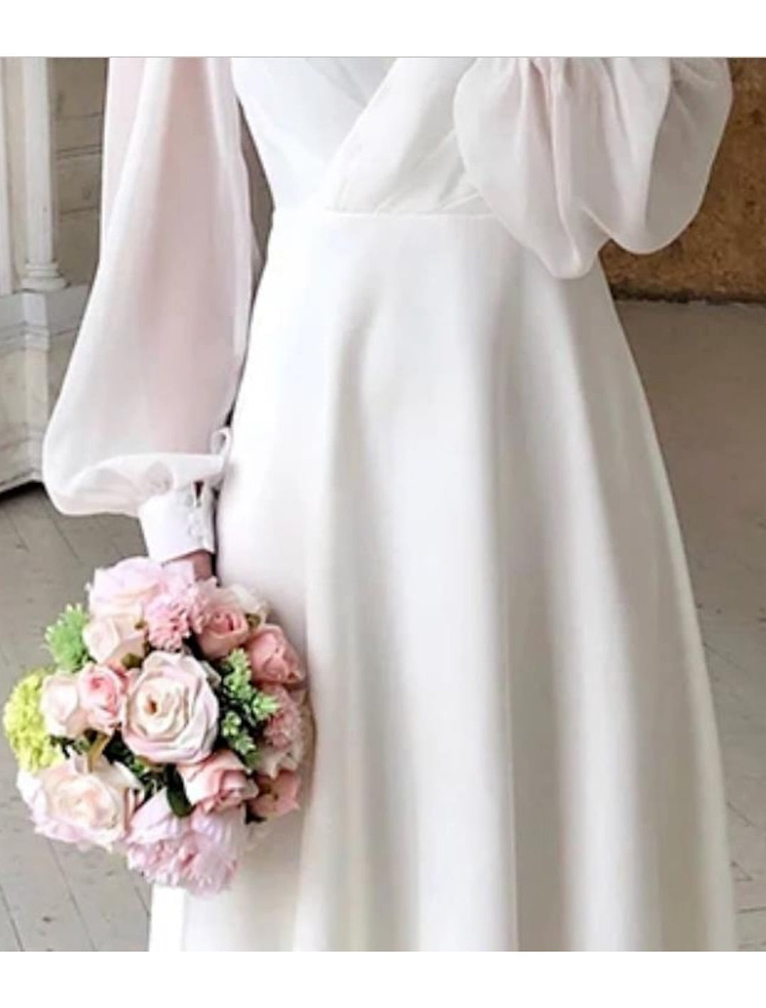 Elegant Flowing Long Sleeve Women's Wedding Dress
