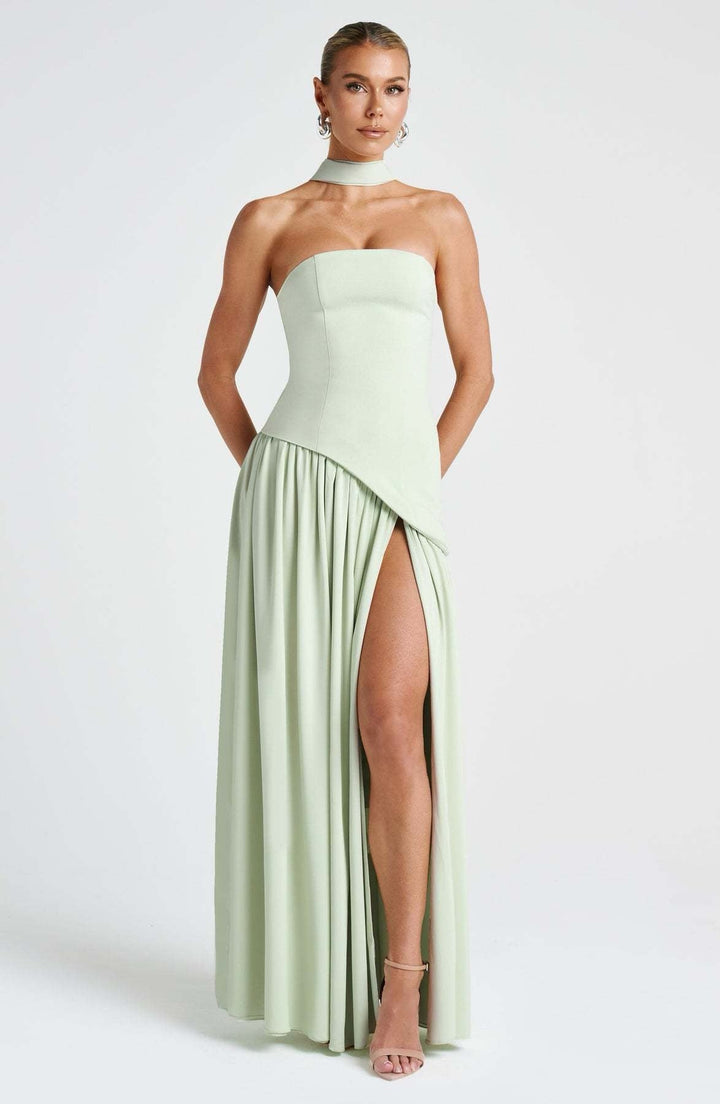 Elegant Flowing Women's Maxi Dress