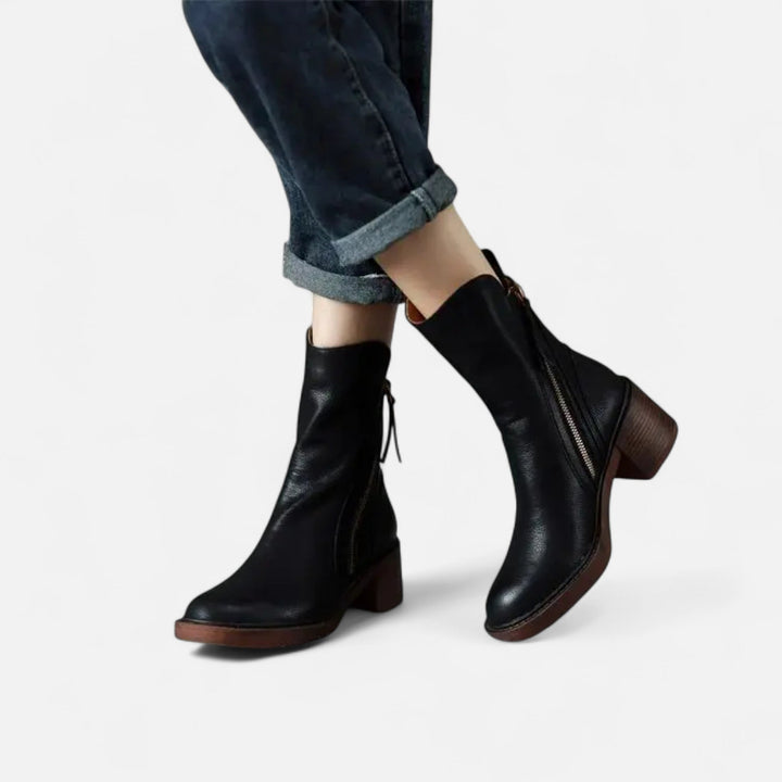 Elegant Women's Flat Boots with Round Toe